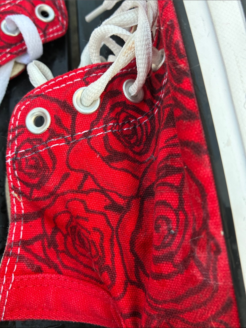 Women’s Converse  Red High-Top Sneakers with Floral Print Worn 2x Sz 8 - Picture 8 of 8